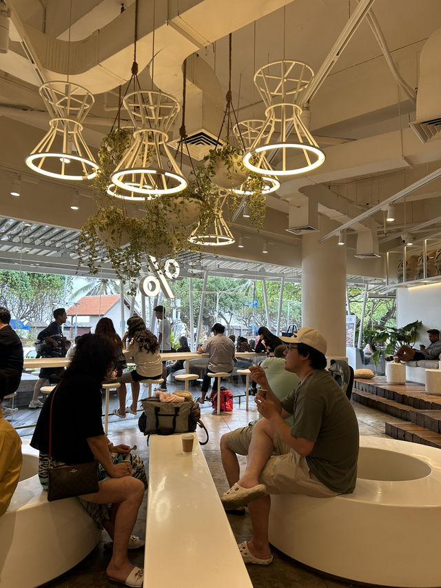 Cosy delicious coffee place in Bali 