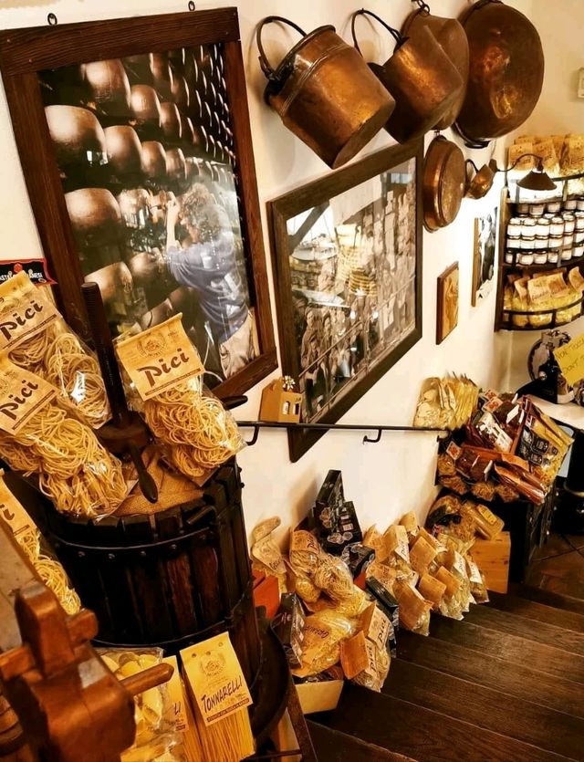 🍝 Bologna – Italy’s Hidden Gem of Food, Culture & Towers
