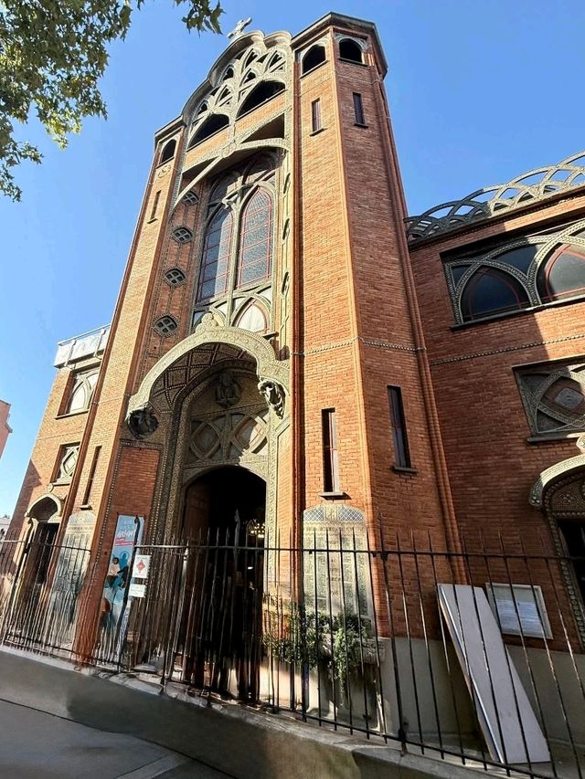 Discover Paris's bohemian heart in the 18th Arrondissement! 🗼 Discover Paris's bohemian heart in the 18th Arrondissement! 🗼