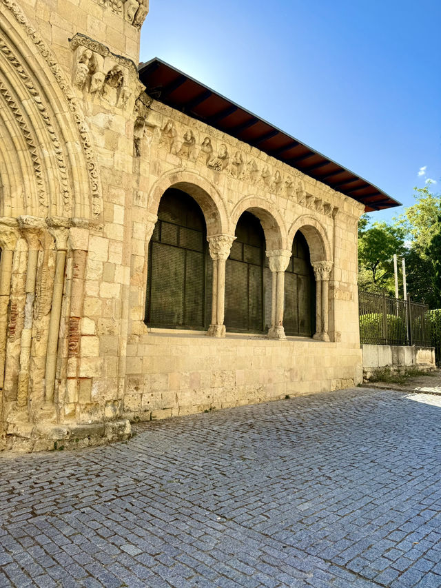 Silence and Color Silence and Color