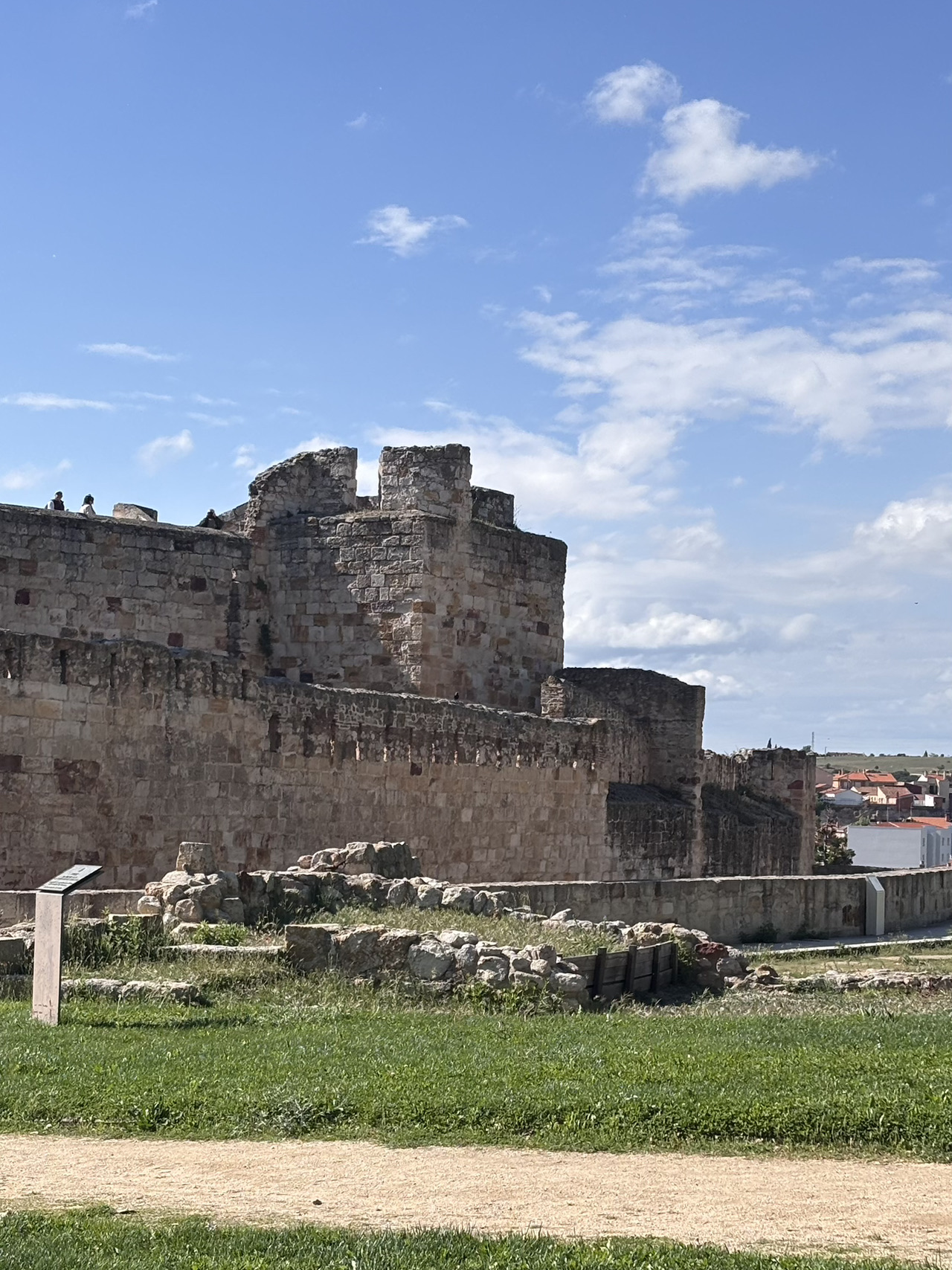 🏰 Culture Shock: Zamora's Castle Sits on a Cliff – and the Views Will Break Your Brain 😱
