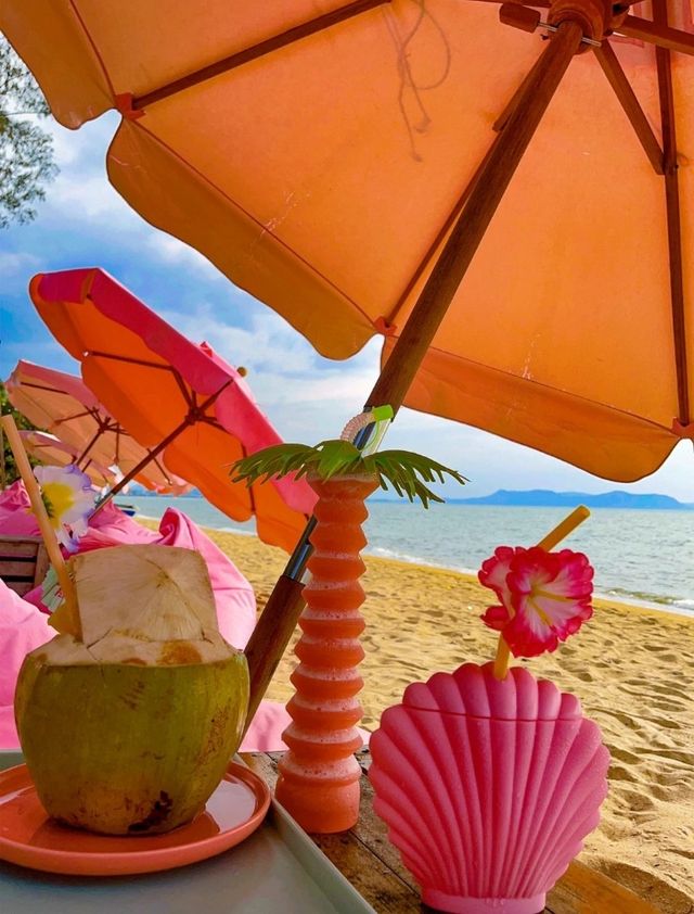 Thailand 🇹🇭 Dreamy girl's pink beach 🏖