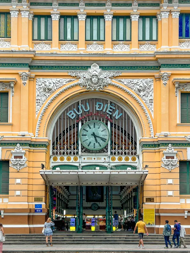 Exploring Saigon Central Post Office - A Fusion of French Elegance and Vietnamese Culture! 💌🇻🇳