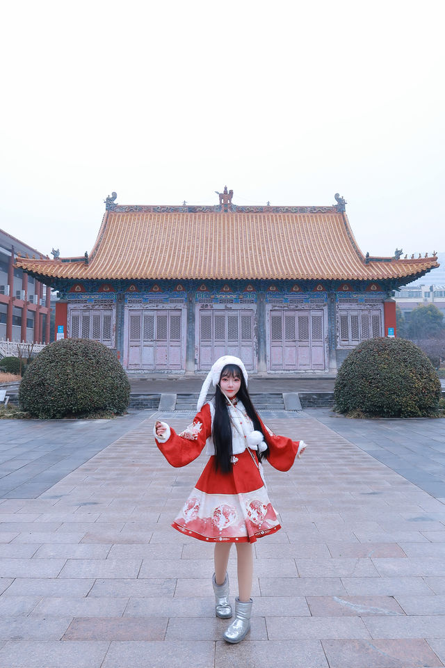 “我寄酒香融敬意，隨風直到太白樓”
