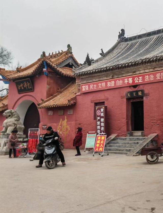 相傳清代順治皇帝出家之地：白雲禪寺