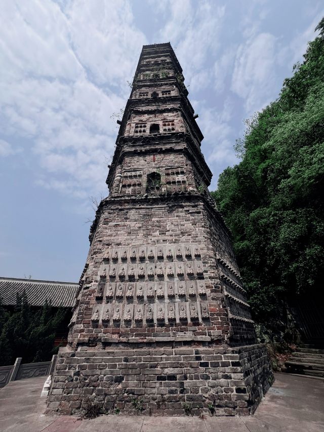 浙江臨海的龍興寺：博物館學習與陰陽塔的神秘之旅