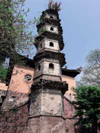 浙江臨海的龍興寺：博物館學習與陰陽塔的神秘之旅