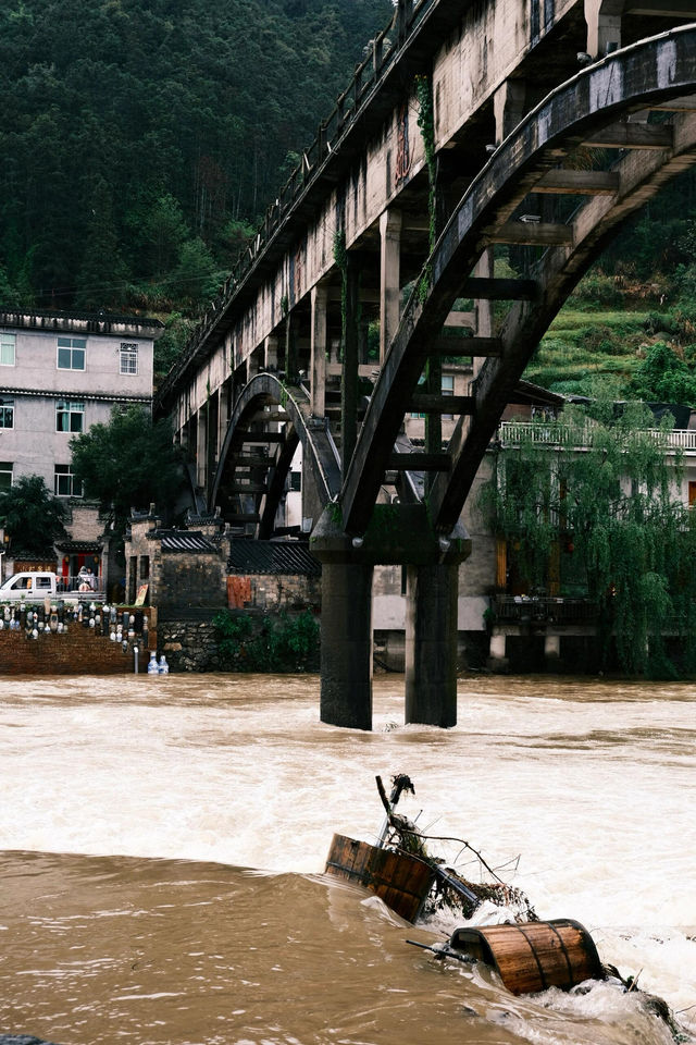 被沖刷的木橋！