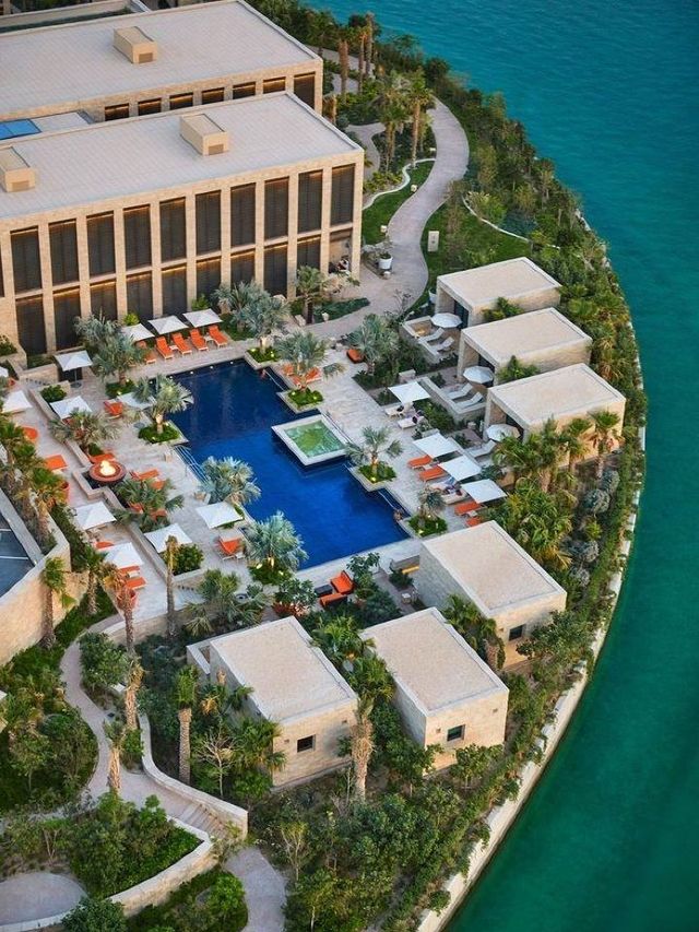 🌟✨ Bahrain's Best: Four Seasons Hotel 🏨🌊