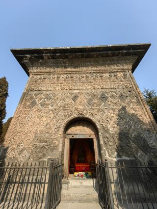 A single brick from the Xiuding Temple Pagoda can buy a house in Beijing