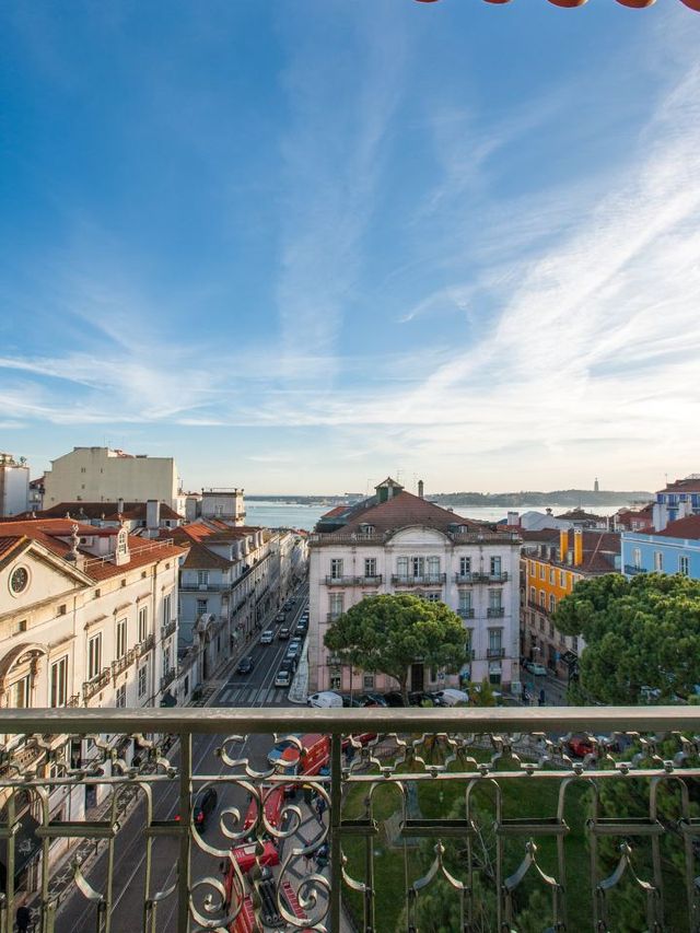 🌟 Lisbon's Luxe Lodgings: Bairro Alto Buzz 🌟
