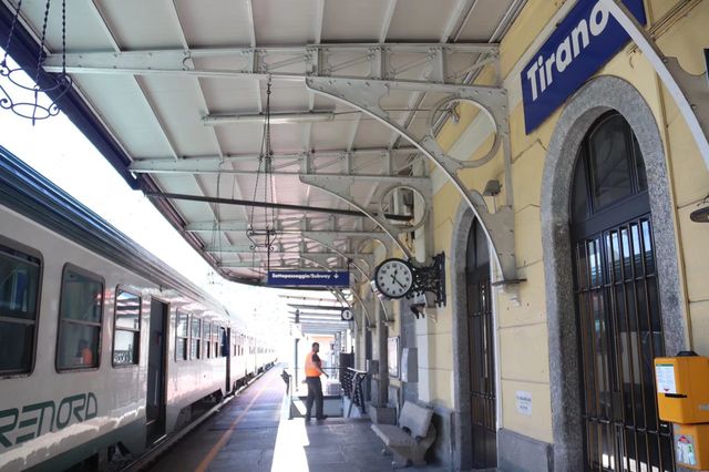 《瑞士全景之旅：伯爾尼快車的魅力之旅》