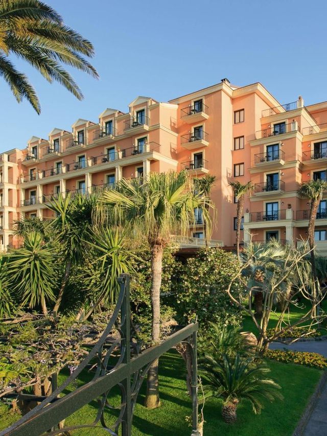 🌟 Sorrento's Finest: Grand Hotel Royal Stay 🌊
