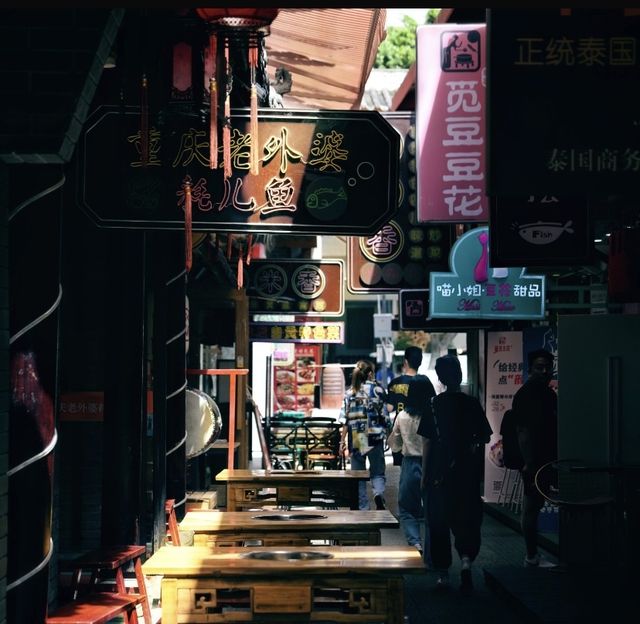 漫步望平街：探尋成都的文藝心跳