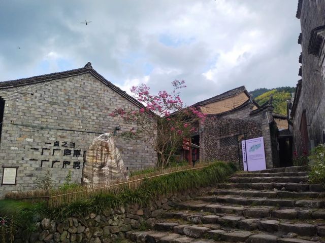 浙江古村落自駕遊~榉溪村 榉溪村位於浙江省金華市磐安縣南部，地處大盤山腹地，距離縣城安文38公里，榉溪。