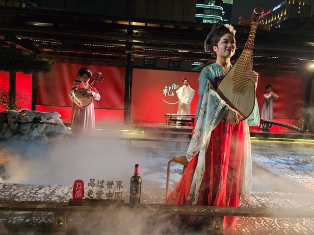 乖乖！一眼千年！上海帝王視野下的美食美色。