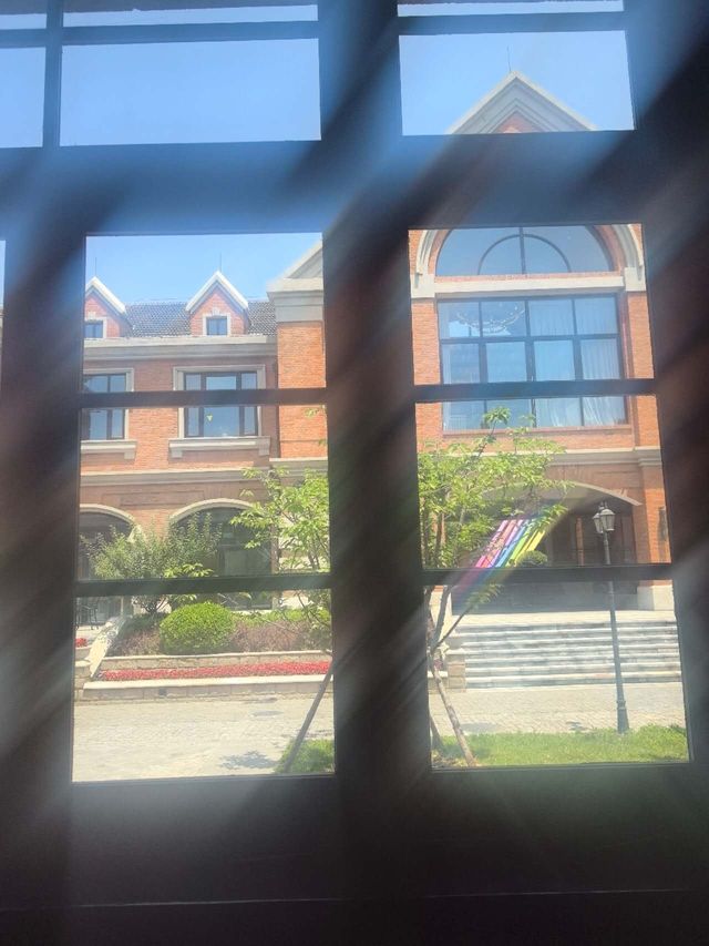 隱藏在社區裏的百年名校