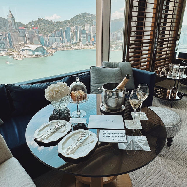 救命！這家酒店直接讓我想長住香港！！🇭🇰躺擼維港夜景也太幸福了吧💥