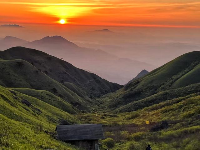 武功山徒步旅行全攻略：雲端草甸與星空露營嘅6大消暑之旅