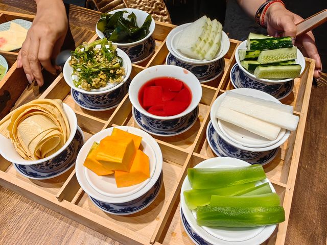 成都神仙火鍋店！藏喺市中心嘅江南小院荷塘火鍋影相一流！