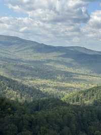 長白山紅石峯生態風景區紅楓染紅了峯頂