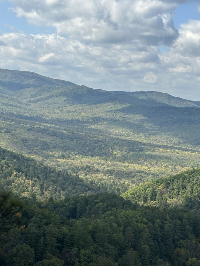 長白山紅石峯生態風景區紅楓染紅了峯頂