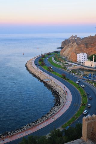 첫눈에 본 오만, 무트라 요새에서 인스타 핫플 S만 감상하기