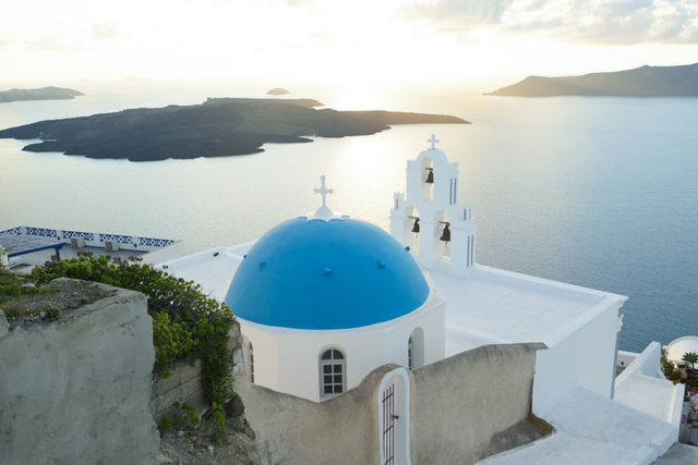 希臘聖托里尼・費拉小鎮｜午後到夜晚的藍白時光
