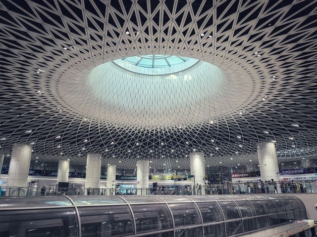 深圳24小時暴走攻略，這座不夜城太適合特種兵打卡了！從地鐵站到摩天大樓，帶你玩轉深圳都市精華路線