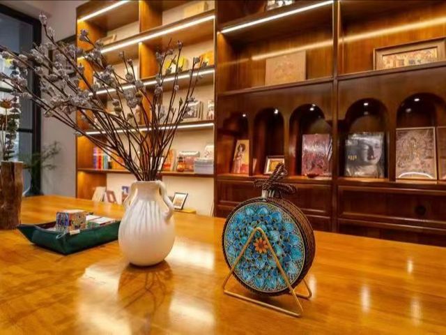 雅丹徒步撿「戈壁寶藏」，雲景酒店成了臨時藏寶閣！