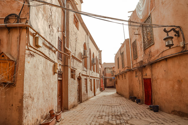 喀什小巷:迷宮的千年心跳 喀什小巷:迷宮的千年心跳