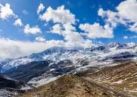 雪山之眸：野馬海子與貢嘎山系的冬日對話