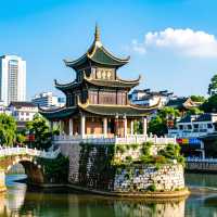 貴州省10天9晚一家四口家庭旅行攻略(預算:約14000元) 行程亮點: 探索貴州的自然奇觀(黃果樹