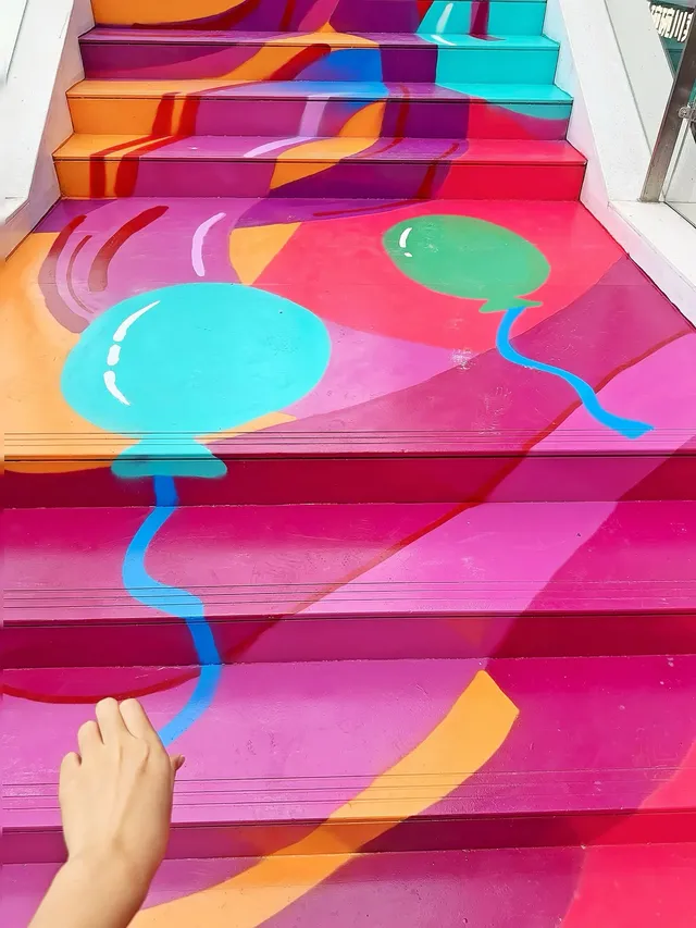 旺角薈彩繪階梯|一步踏入藝術浪潮裡 旺角薈彩繪階梯|一步踏入藝術浪潮裡