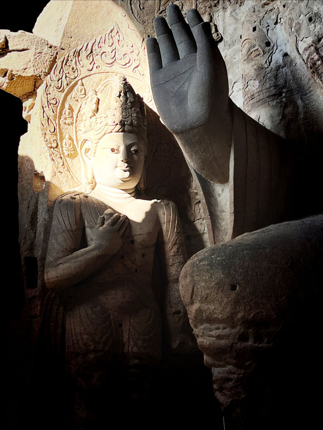 雲岡石窟北魏佛像 被認為是中國雕塑的藝術巔峰之作