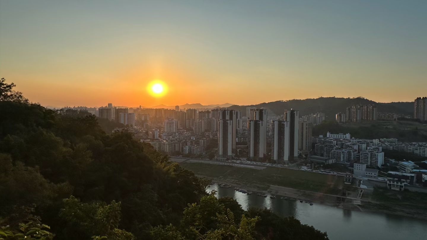 Wuzhou Day Trip | Explore century-old arcade buildings and enjoy the West River night view