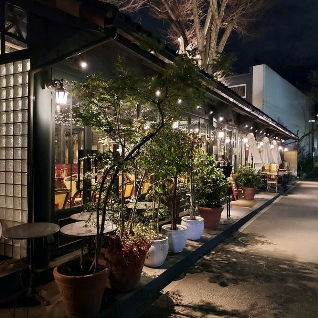 Cozy Cafe at quincy Daikanyama