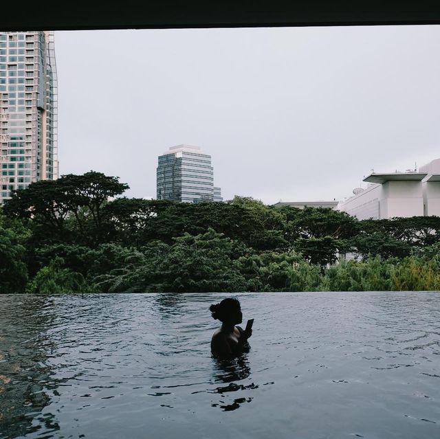 โรงแรมสระสวยวิวสวนกลางกรุงเทพ