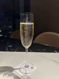 在香港柏寧鉑爾曼酒店23樓連行政樓層禮遇慶祝生日🎂