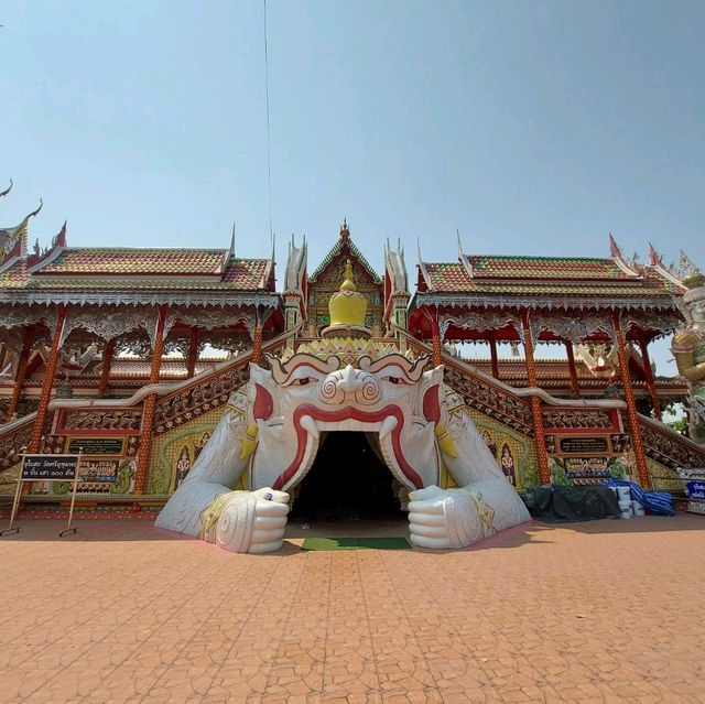 กราบไหว้ขอพร "หลวงพ่อจ้อย" วัดศรีอุทุมพร