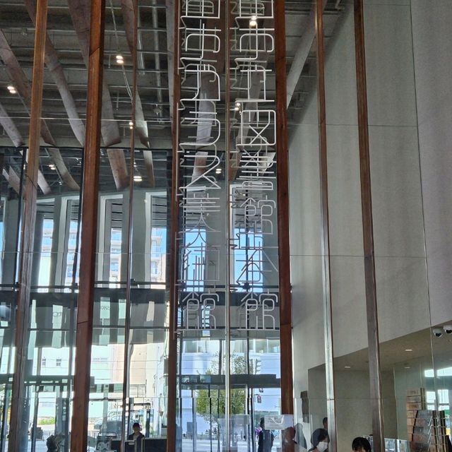 玻璃與木作的建築之美-富山市玻璃美術館