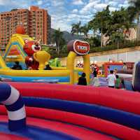 香港黃金海岸+充氣城堡jumptopia 小孩能放電 大人來放鬆