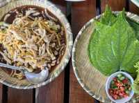 ร้านอร่อย บรรยากาศเหมือนทานในป่า ร่มรื่นมาก