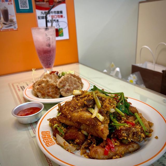 📍香港九龍灣｜公子茶座 · 地道新式茶餐廳🥤 超出色招牌煎肉餅