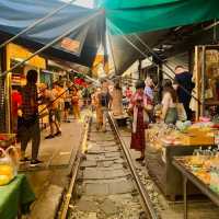 😍🚂Railway Market in BANGKOK🍎🥕