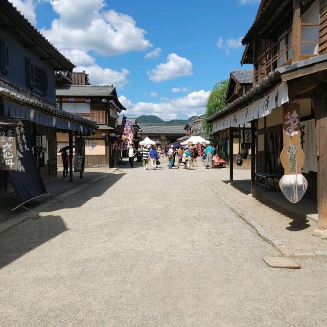 京都のハロウィンはお狐様！英語・中国語・韓国語パンフレットや看板も完備