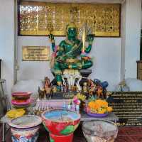 ขอพรพระเจ้าทันใจ วัดพระธาตุดอยคำ