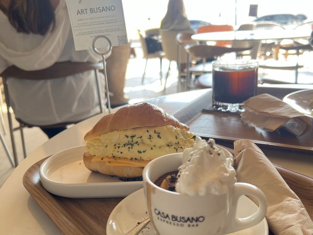 จิบกาแฟยามเช้า ชมบรรยากาศชายหาด Gwanganli 🌤️