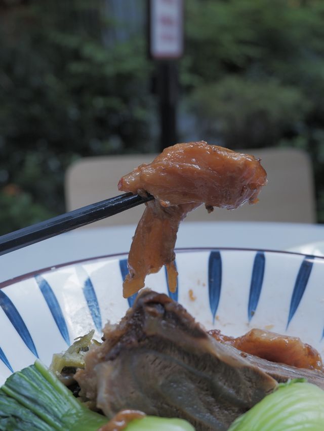中環飯堂之足料牛肉拌麵 