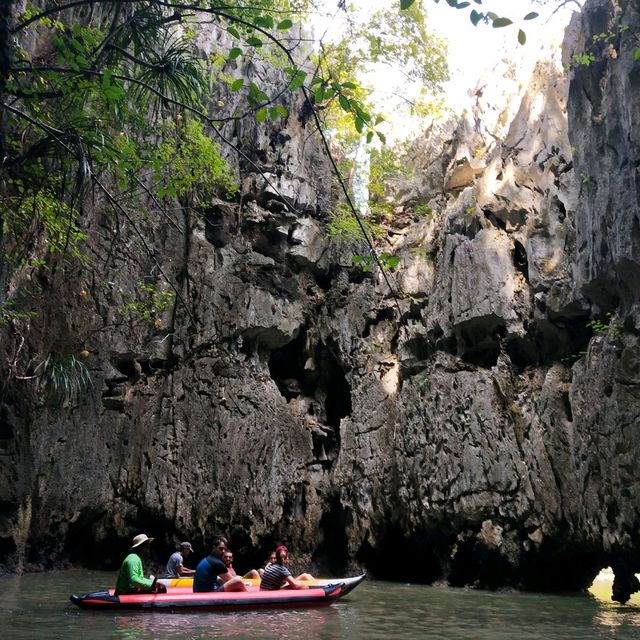 พายเรือคายัคลอดถ้ำที่อ่าวพังงา